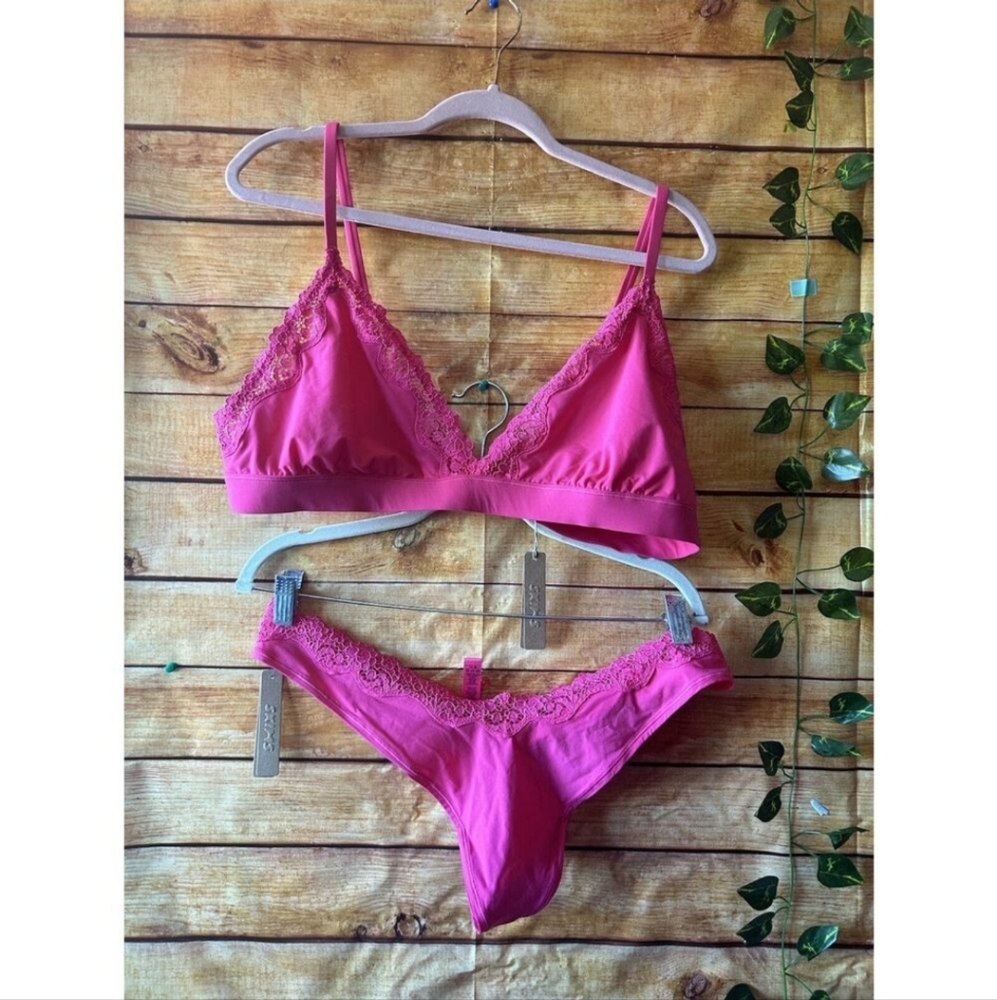 Skims Valenine Fits Everybody Lace Scoop Bralette And Thong in Neon Rose Size 4X